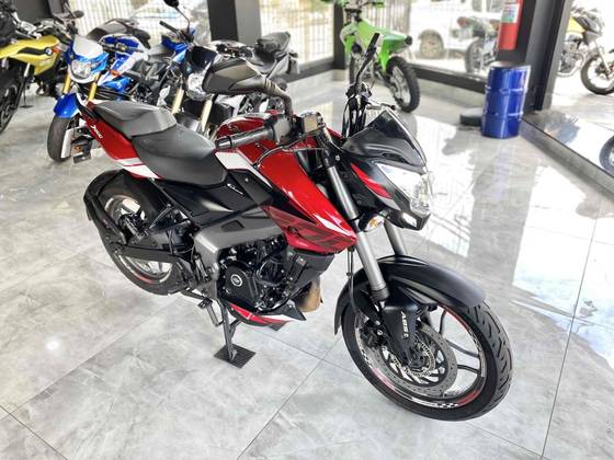 BAJAJ DOMINAR 200 